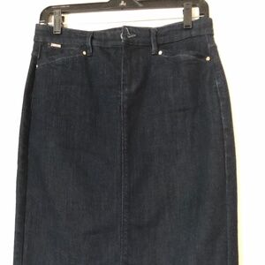 STUNNING DARK JEAN SKIRT WHITE  HOUSE BLACK MARKET SIZE 2
